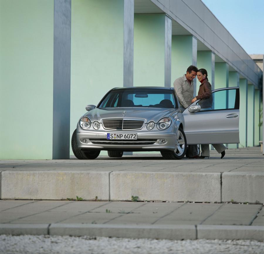  Mercedes-Benz E-Class 2002 года  (фото 356 из 448)